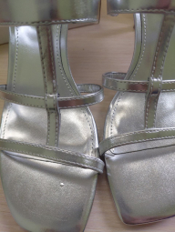 Женские босоножки Calvin Klein на каблуке 37 (6,5 US) 24 см Серебристый 1159845227