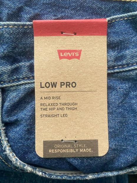 Женские джинсы Low Pro Levi's с рваными деталями 1159860217 (Синий 26)