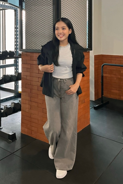 Эластичная футболка UNIQLO в полоску 1159849036 (Белый/Серый S)