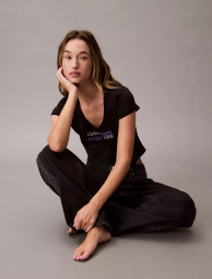 Жіноча футболка Calvin Klein із оксамитовим логотипом 1159850180 (Чорний M)