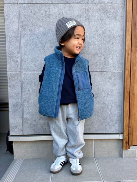 Детский свитер UNIQLO x Anya Hindmarch 1159856081 (Синий 9-10) на рост 135-145 см