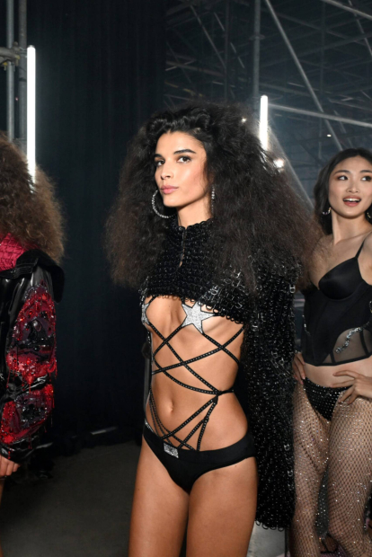 Жіночий комплект білизни зі стразами Victoria's Secret ліф та трусики тонг 1159851707 (Чорний 40C/XL)