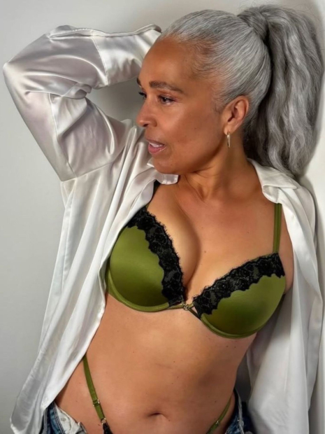 Вишуканий комплект білизни Victoria's Secret погруддя Push-Up та трусики тонг 1159852282 (Зелений 36A/M)