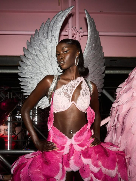 Кружевной комплект Victoria's Secret бюстгальтер на одно плечо и трусики стринги 1159861097 (Розовый S)