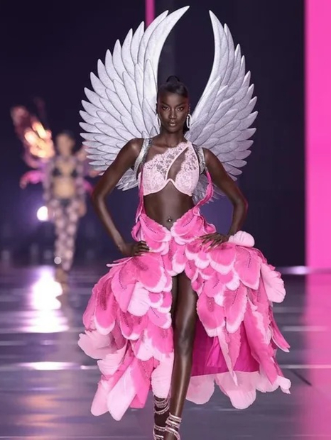 Кружевной комплект Victoria's Secret бюстгальтер на одно плечо и трусики стринги 1159861097 (Розовый S)