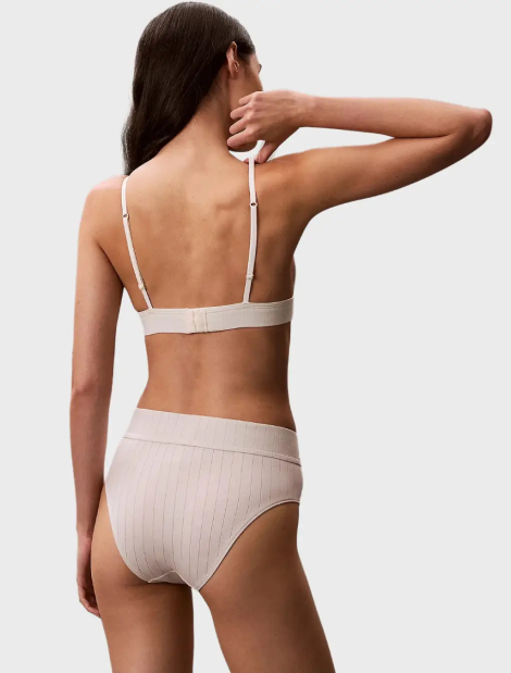Женский комплект белья Calvin Klein бралетт триангл и трусики бикини 1162877241 (Молочный M)
