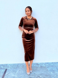 Женский велюровый костюм UNIQLO лонгслив и юбка 1159856432 (Коричневый S)