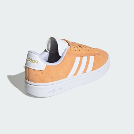 Женские кроссовки Grand Court Alpha Adidas из натуральной замши 39 1/3 (7,5 US) 25 см Оранжевый 1159841863
