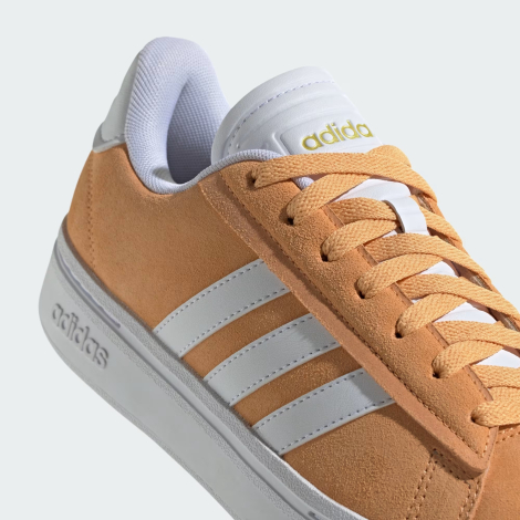 Женские кроссовки Grand Court Alpha Adidas из натуральной замши 39 1/3 (7,5 US) 25 см Оранжевый 1159841863