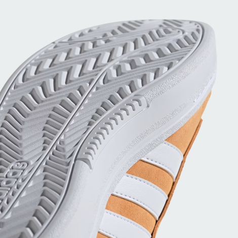 Женские кроссовки Grand Court Alpha Adidas из натуральной замши 39 1/3 (7,5 US) 25 см Оранжевый 1159841863