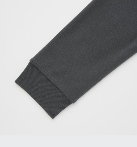 Детский лонгслив UNIQLO 1159845137 (Черный 135-145)