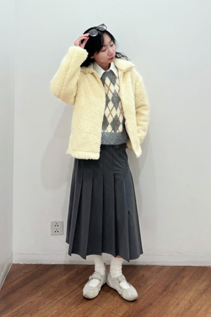 Куртка на молнии UNIQLO из искусственного меха 1159852027 (Молочный S)