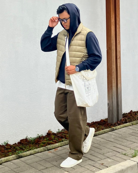 Стильный жилет на пуху Uniqlo 1159833494 (Коричневый L)