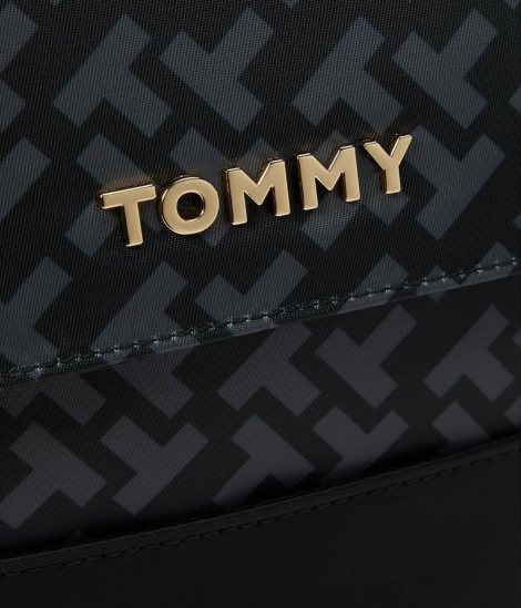 Гладкий женский рюкзак Jennie II Flap Tommy Hilfiger с монограммой 1159855242 (Черный One size)