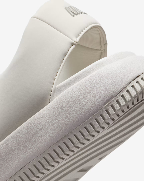 Женские сандалии Calm Strap Nike 38 (7 US) 24 см Молочный 1159841619