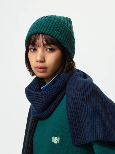 Вязаная шапка UNIQLO KAWS HEATTECH 1159859389 (Зеленый One size)