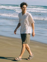 Лёгкие льняные мужские шорты UNIQLO 1159851390 (Оливковый L)