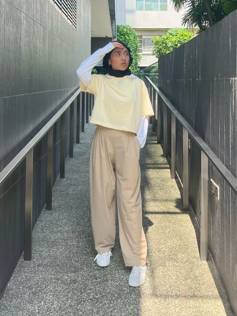 Женские эластичные брюки UNIQLO 1159851956 (Бежевый L)