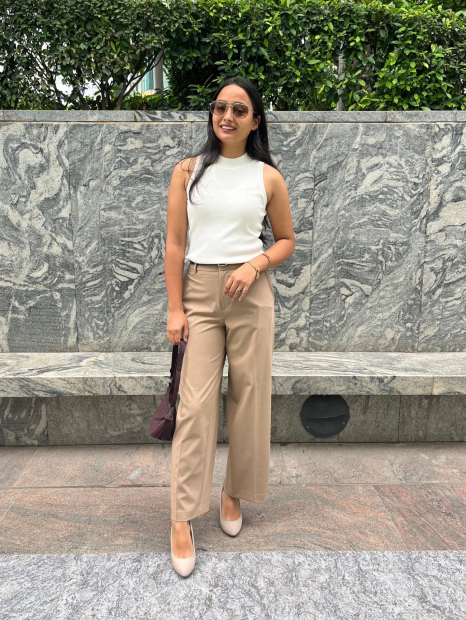 Класичні штани UNIQLO 1159855328 (Бежевий S)