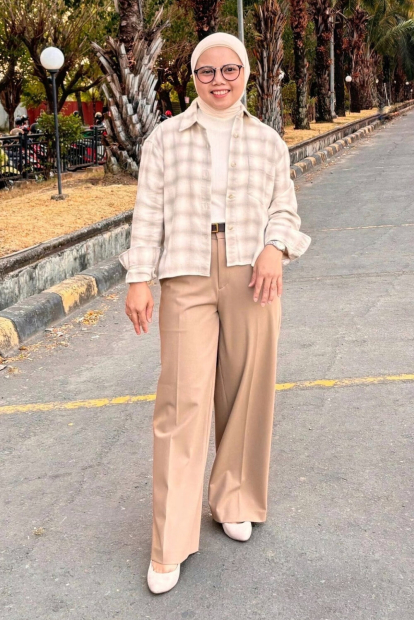 Класичні штани UNIQLO 1159858933 (Бежевий L)