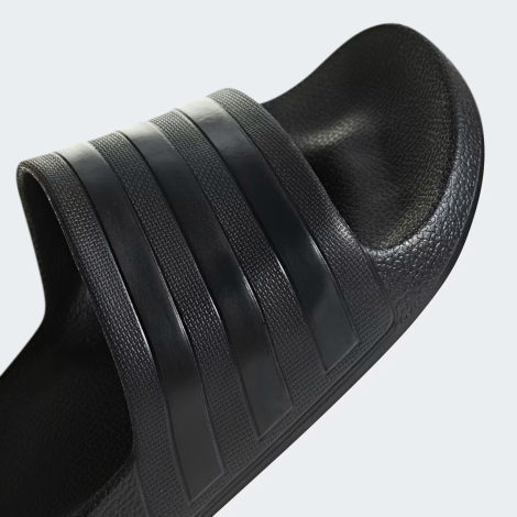 Легкие шлепанцы Adilette Aqua Adidas с фирменными полосками 39 (6 US) 25 см Черный 1159845547