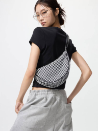 Сумка полукруглая UNIQLO через плечо 1159838859 (Черный One size)