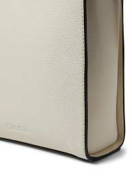 Женская сумка через плечо Maddi Calvin Klein 1159849199 Молочный