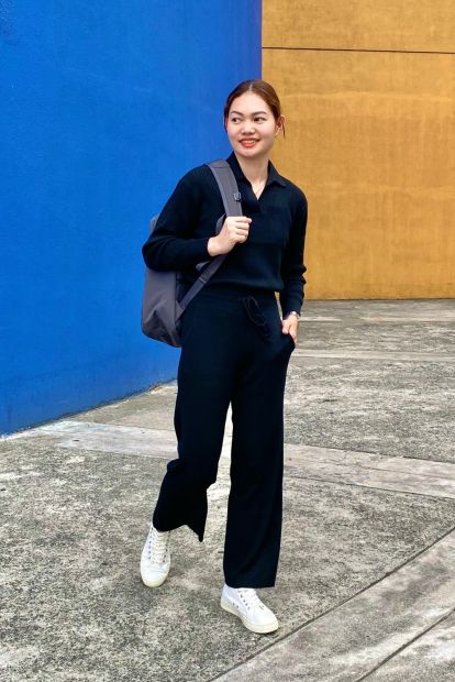 Эластичный свитер UNIQLO с V-образным вырезом 1159849045 (Черный M)