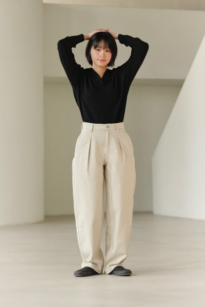 Эластичный свитер UNIQLO с V-образным вырезом 1159849045 (Черный M)