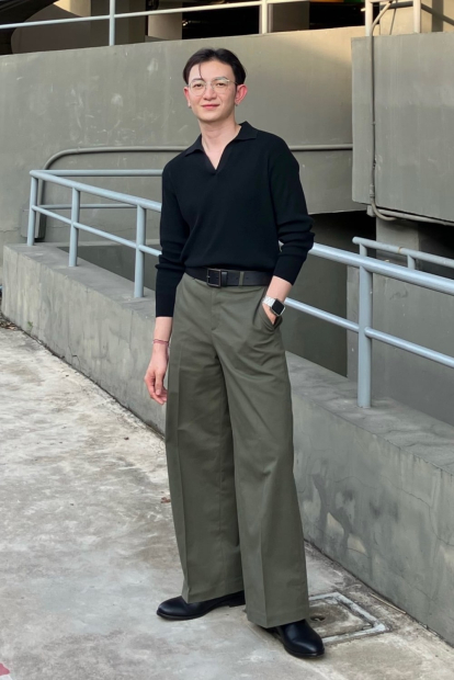 Эластичный свитер UNIQLO с V-образным вырезом 1159849045 (Черный M)