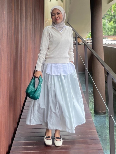 Еластичний светр UNIQLO з V-подібним вирізом 1159852412 (Бежевий L)