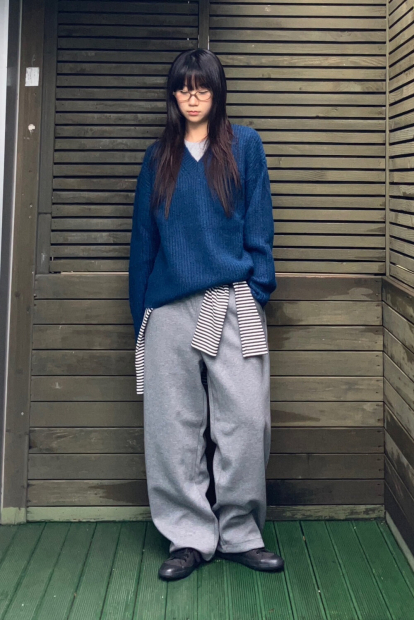 Пушистый свитер UNIQLO с V-образным вырезом 1159854800 (Синий S)