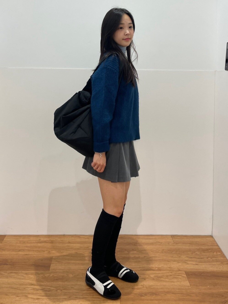 Пушистый свитер UNIQLO с V-образным вырезом 1159854800 (Синий S)