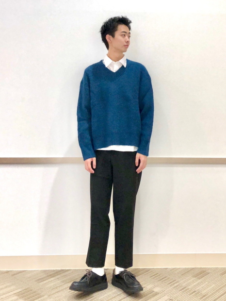 Пушистый свитер UNIQLO с V-образным вырезом 1159854800 (Синий S)