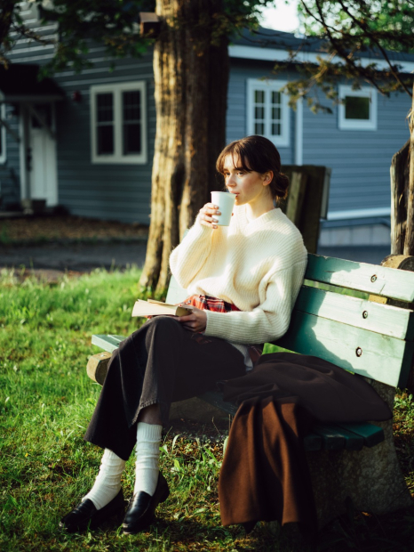 Пушистый свитер UNIQLO с V-образным вырезом 1159854947 (Молочный XL)