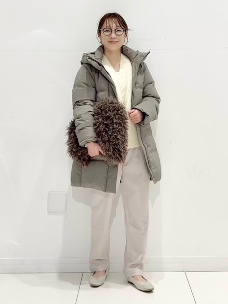 Пушистый свитер UNIQLO с V-образным вырезом 1159854947 (Молочный XL)