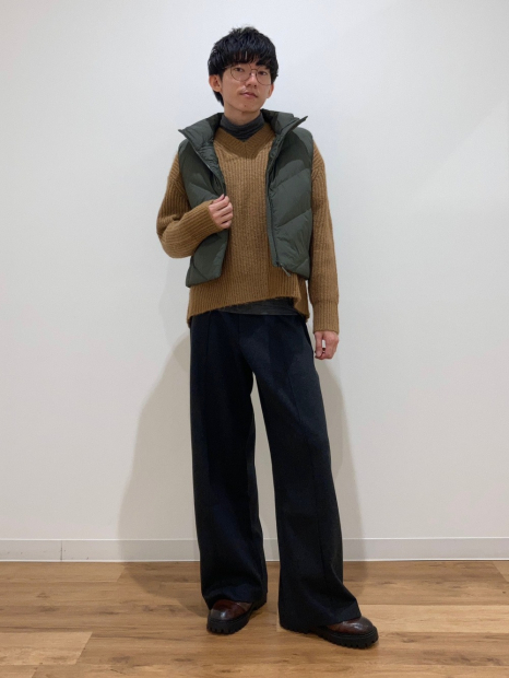 Пушистый свитер UNIQLO с V-образным вырезом 1159854976 (Коричневый L)