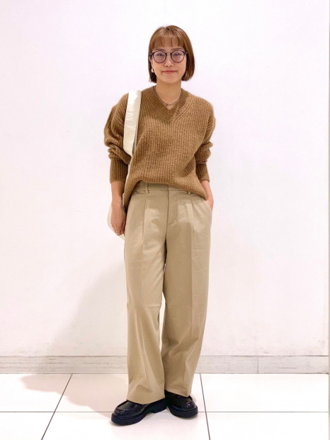 Пушистый свитер UNIQLO с V-образным вырезом 1159854976 (Коричневый L)