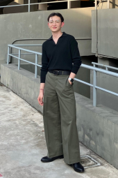 Эластичный свитер UNIQLO с V-образным вырезом 1159849045 (Черный M)