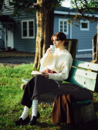 Пушистый свитер UNIQLO с V-образным вырезом 1159854947 (Молочный XL)