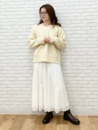 Пушистый свитер UNIQLO с V-образным вырезом 1159854947 (Молочный XL)