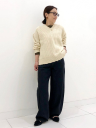 Пушистый свитер UNIQLO с V-образным вырезом 1159854947 (Молочный XL)