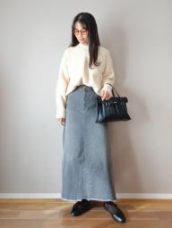 Пушистый свитер UNIQLO с V-образным вырезом 1159854947 (Молочный XL)