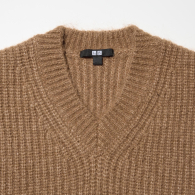 Пушистый свитер UNIQLO с V-образным вырезом 1159854976 (Коричневый L)