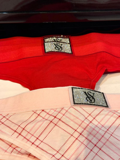 Трусики тонг Victoria's Secret зі стразами 1159856164 (Червоний S)