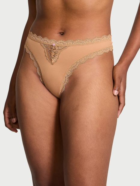 Женские гладкие трусики тонг Victoria's Secret с кружевом 1159861381 (Бежевый M)