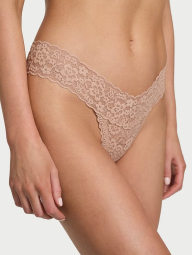 Кружевные трусики тонг Victoria's Secret 1159839916 (Бежевый M)