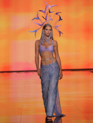 Кружевные трусики стринги со стразами Victoria's Secret 1159863602 (Голубой L)