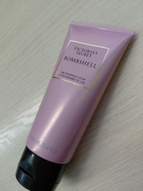 Парфумований лосьйон для тіла Bombshell Victoria's Secret 1159841913 (Рожевий 100 ml)