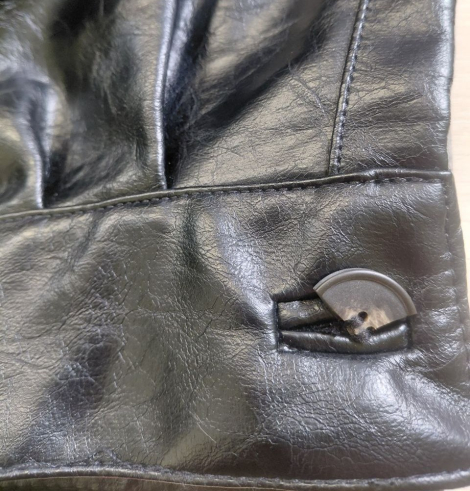 Женская куртка из экокожи Levi's 1159847150 (Черный L)